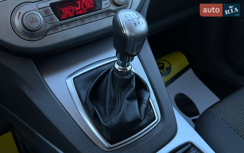 Внедорожник / Кроссовер Ford Kuga 2012 в Львове