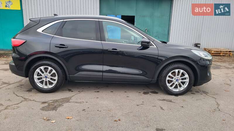 Внедорожник / Кроссовер Ford Kuga 2020 в Киеве