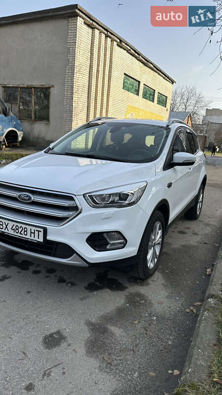 Позашляховик / Кросовер Ford Kuga 2019 в Хмельницькому
