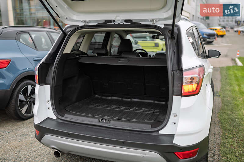 Позашляховик / Кросовер Ford Kuga 2019 в Києві