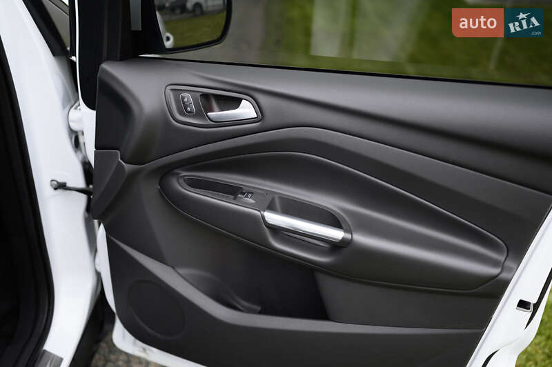 Позашляховик / Кросовер Ford Kuga 2019 в Києві