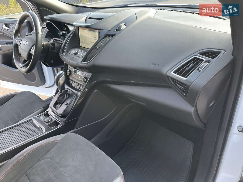 Внедорожник / Кроссовер Ford Kuga 2019 в Ровно