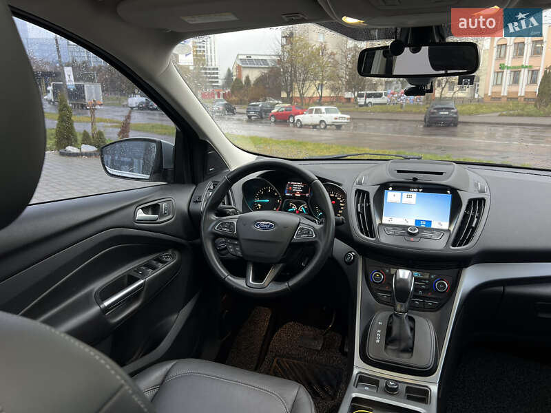 Внедорожник / Кроссовер Ford Kuga 2017 в Львове