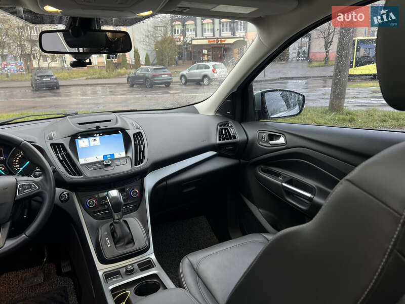 Внедорожник / Кроссовер Ford Kuga 2017 в Львове