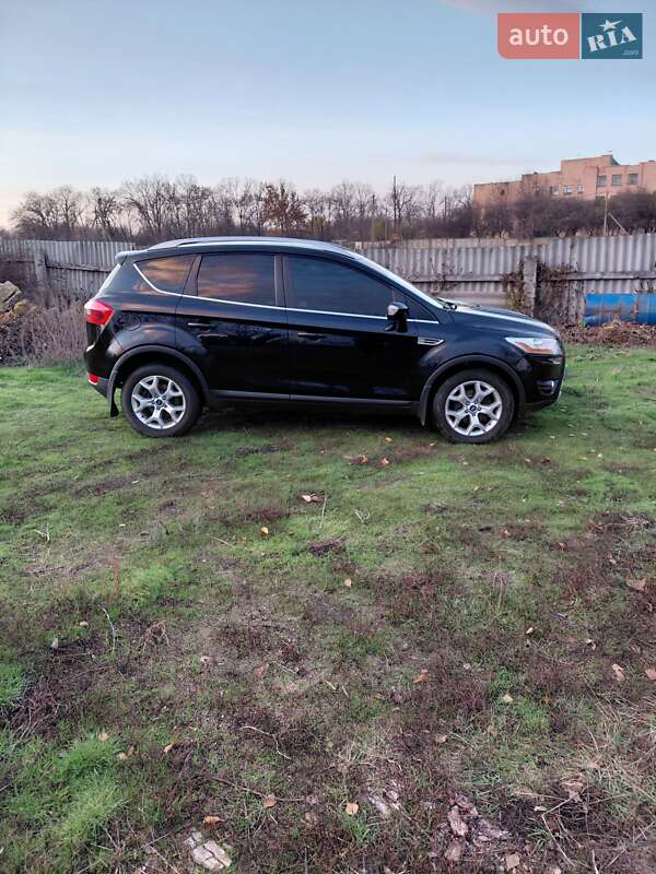 Внедорожник / Кроссовер Ford Kuga 2011 в Хороле