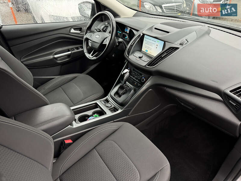 Внедорожник / Кроссовер Ford Kuga 2018 в Умани