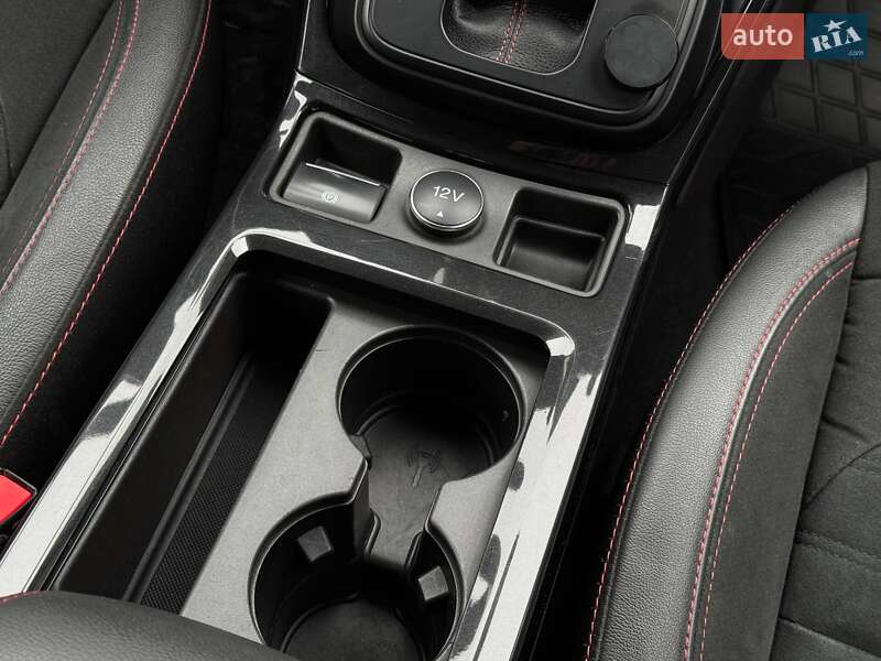 Внедорожник / Кроссовер Ford Kuga 2019 в Ровно