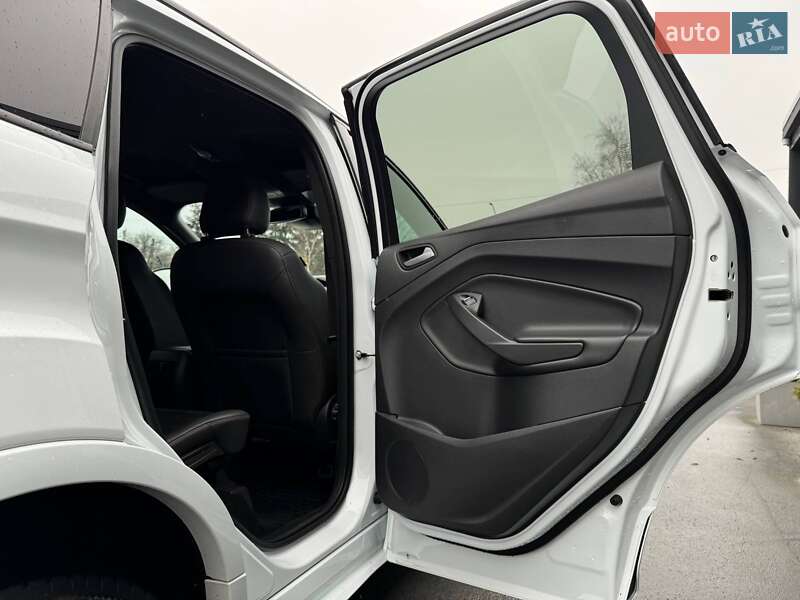 Внедорожник / Кроссовер Ford Kuga 2019 в Ровно