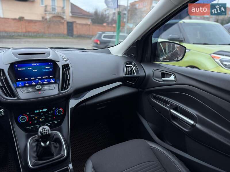 Позашляховик / Кросовер Ford Kuga 2019 в Бердичеві
