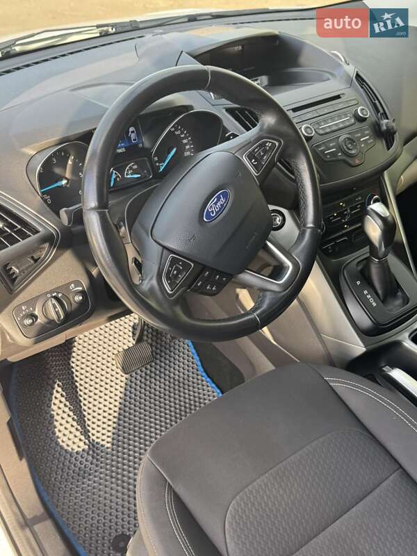 Позашляховик / Кросовер Ford Kuga 2018 в Чернігові