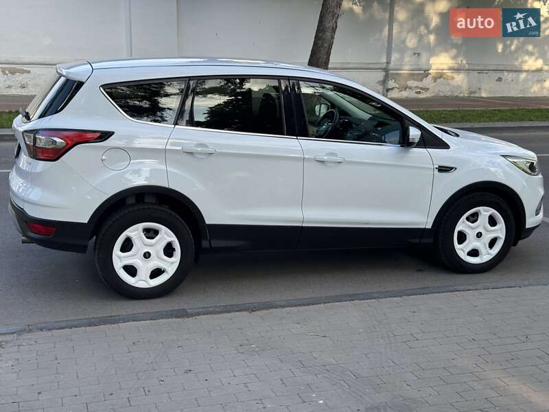 Позашляховик / Кросовер Ford Kuga 2018 в Чернігові