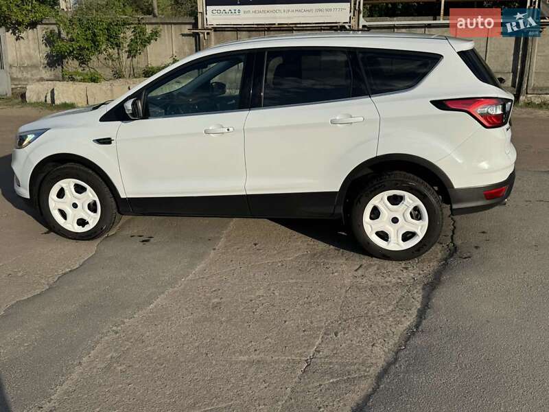 Позашляховик / Кросовер Ford Kuga 2018 в Чернігові