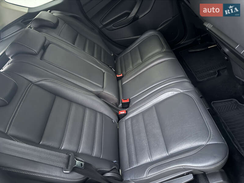 Позашляховик / Кросовер Ford Kuga 2019 в Мукачевому