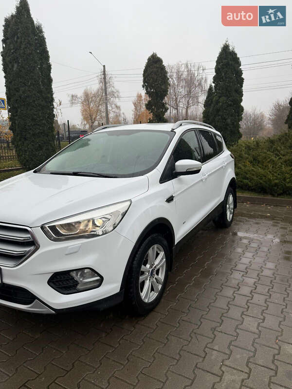 Позашляховик / Кросовер Ford Kuga 2017 в Хмельницькому