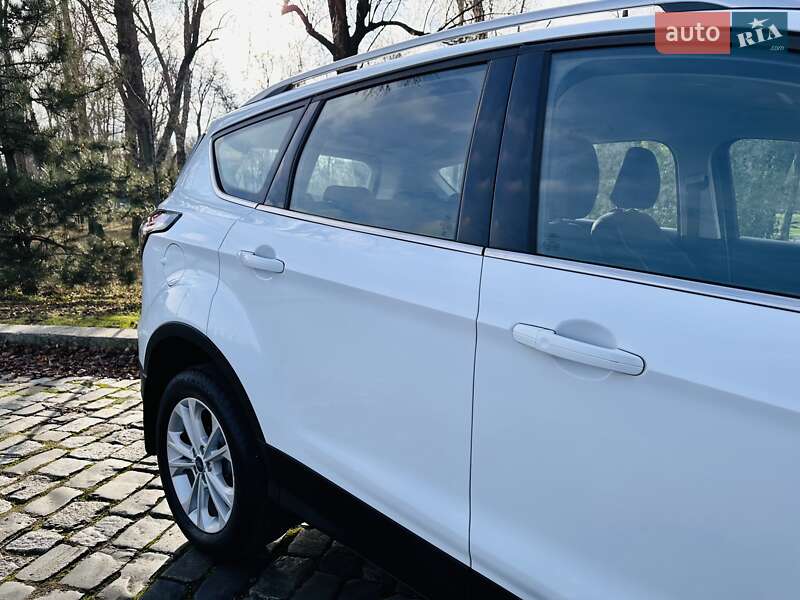 Позашляховик / Кросовер Ford Kuga 2019 в Києві