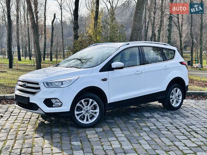 Позашляховик / Кросовер Ford Kuga 2019 в Києві