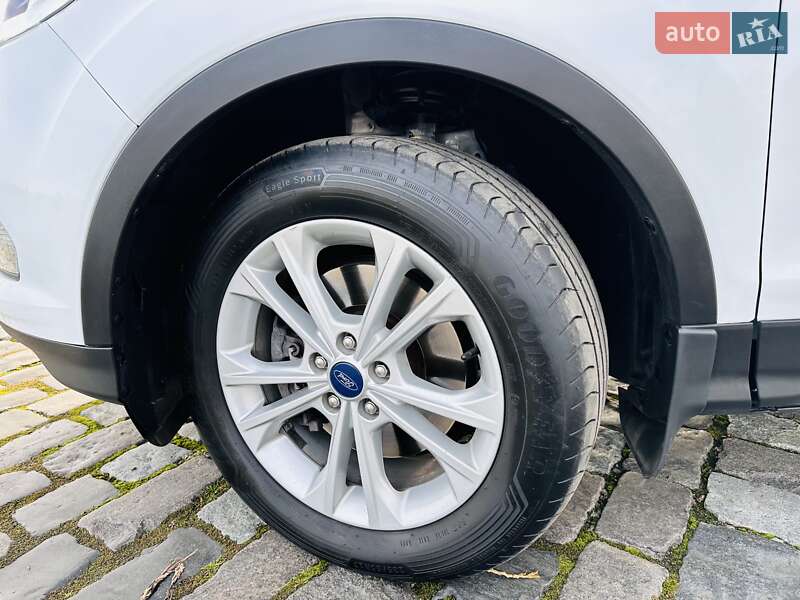 Позашляховик / Кросовер Ford Kuga 2019 в Києві