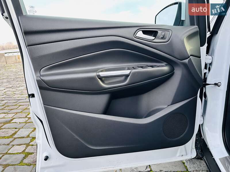 Позашляховик / Кросовер Ford Kuga 2019 в Києві