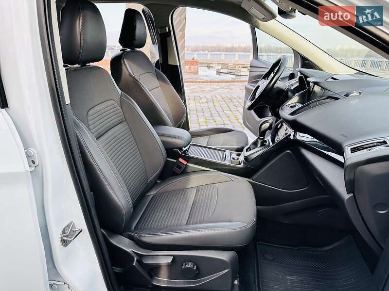 Позашляховик / Кросовер Ford Kuga 2019 в Києві