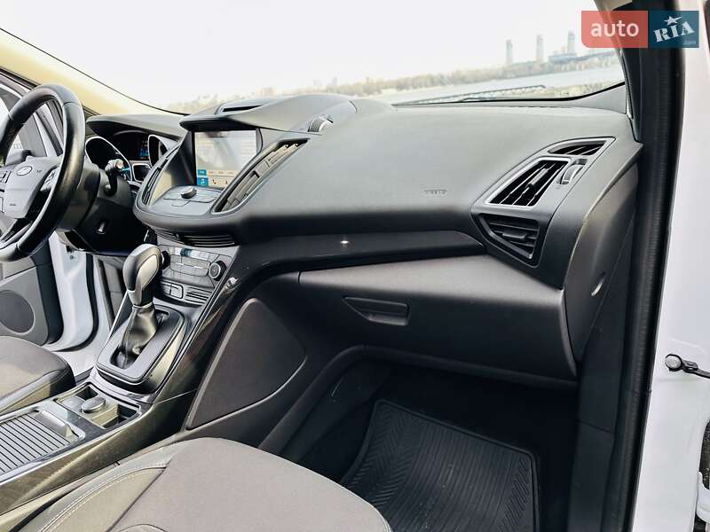 Позашляховик / Кросовер Ford Kuga 2019 в Києві