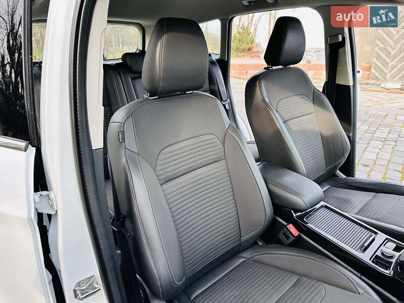 Позашляховик / Кросовер Ford Kuga 2019 в Києві