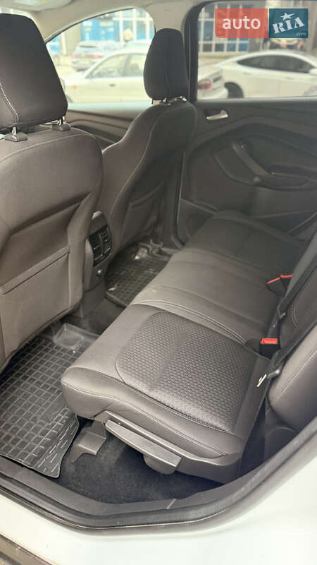 Позашляховик / Кросовер Ford Kuga 2017 в Києві