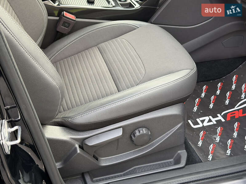 Позашляховик / Кросовер Ford Kuga 2019 в Ужгороді