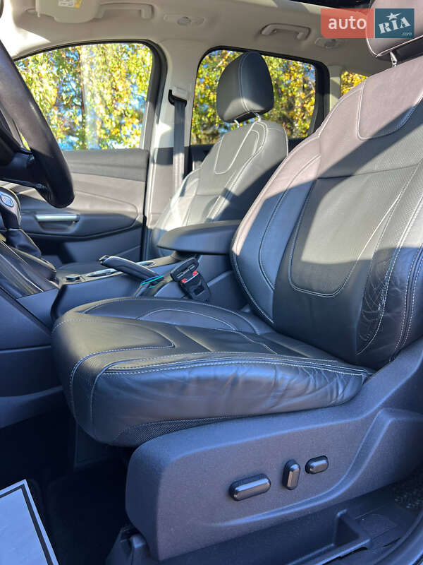 Позашляховик / Кросовер Ford Kuga 2014 в Києві