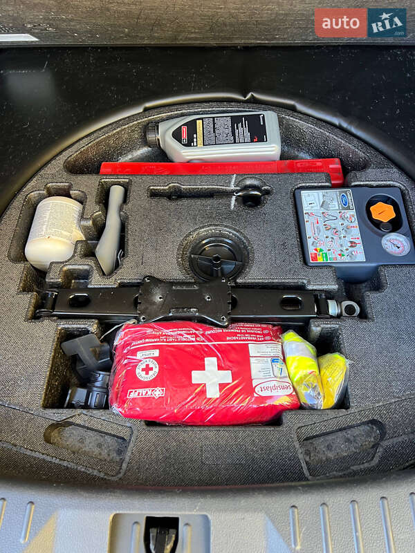 Позашляховик / Кросовер Ford Kuga 2014 в Києві