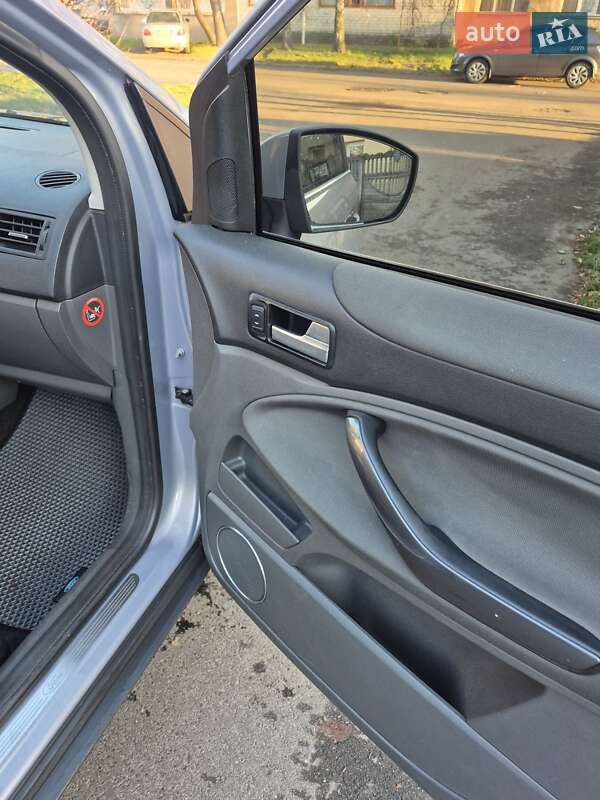 Позашляховик / Кросовер Ford Kuga 2013 в Києві