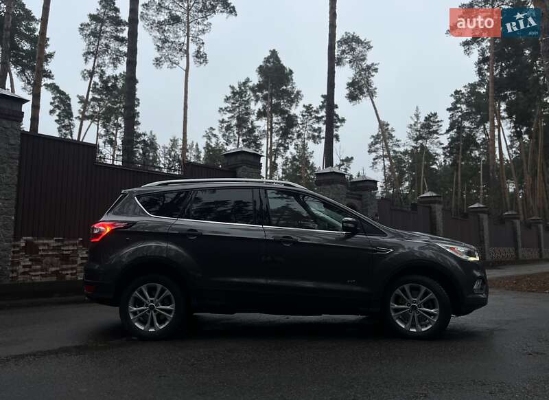 Внедорожник / Кроссовер Ford Kuga 2016 в Киеве