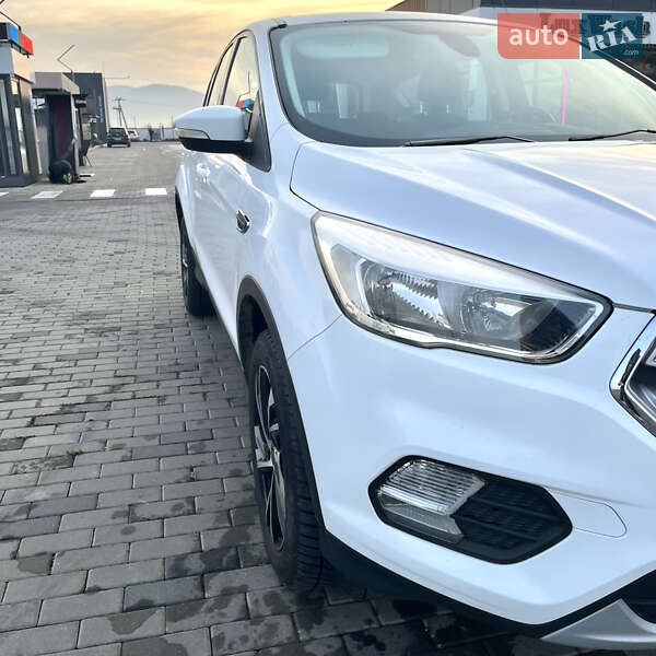 Внедорожник / Кроссовер Ford Kuga 2017 в Хусте