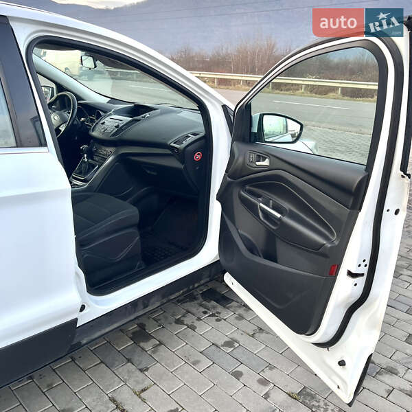 Внедорожник / Кроссовер Ford Kuga 2017 в Хусте