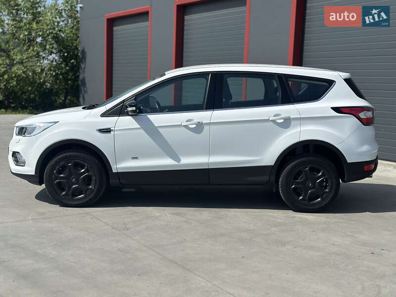 Позашляховик / Кросовер Ford Kuga 2017 в Борисполі