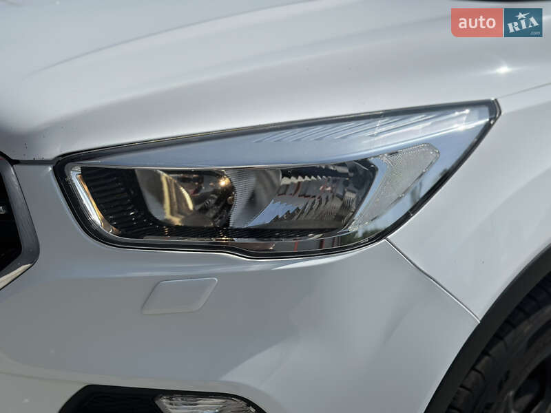 Позашляховик / Кросовер Ford Kuga 2017 в Борисполі