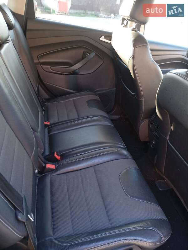 Внедорожник / Кроссовер Ford Kuga 2016 в Черновцах