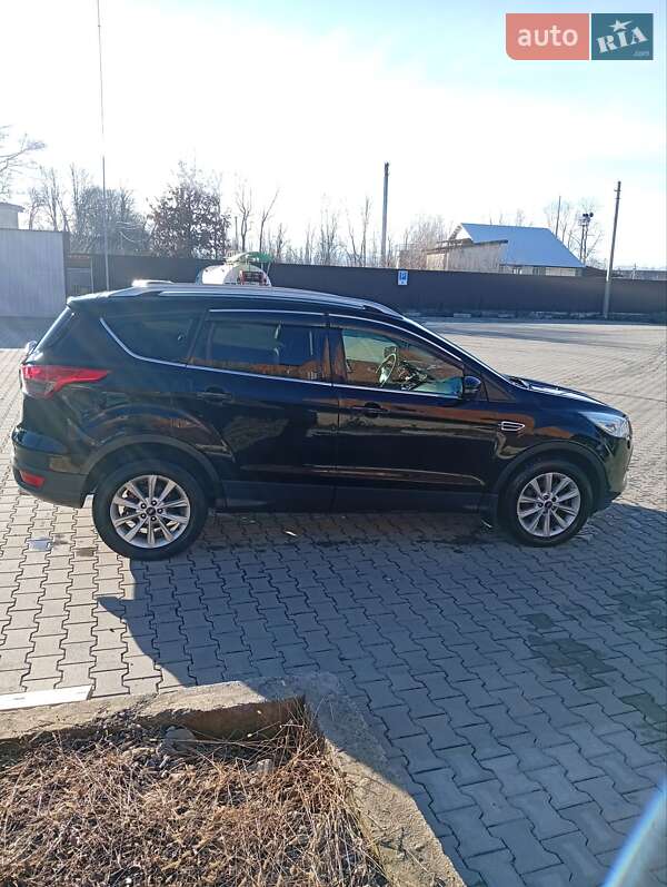 Внедорожник / Кроссовер Ford Kuga 2016 в Черновцах