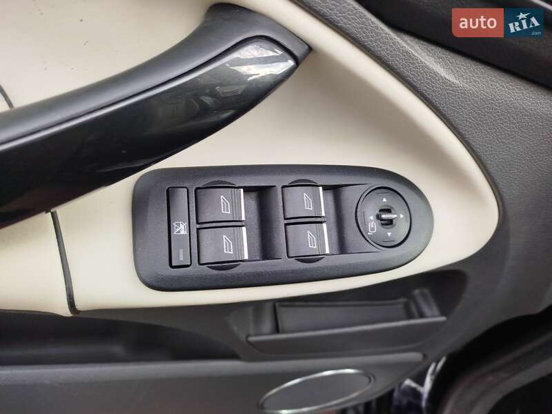 Внедорожник / Кроссовер Ford Kuga 2012 в Ровно