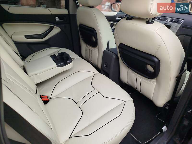 Внедорожник / Кроссовер Ford Kuga 2012 в Ровно