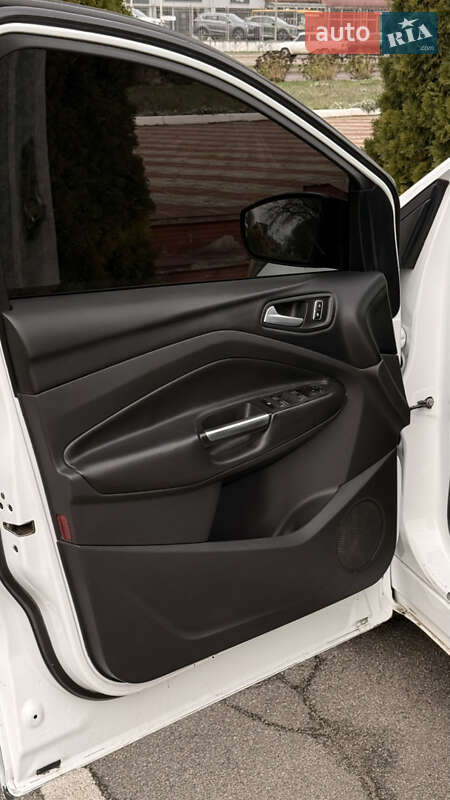 Внедорожник / Кроссовер Ford Kuga 2015 в Кропивницком