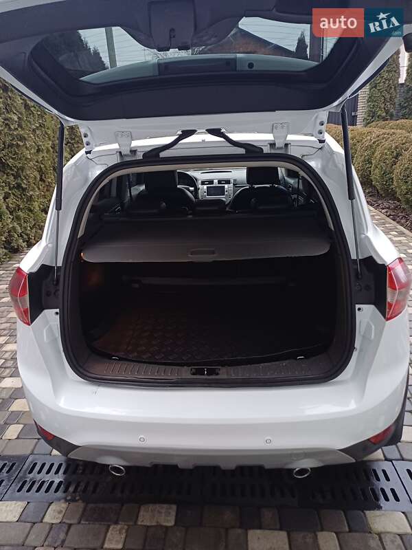 Позашляховик / Кросовер Ford Kuga 2012 в Чернівцях