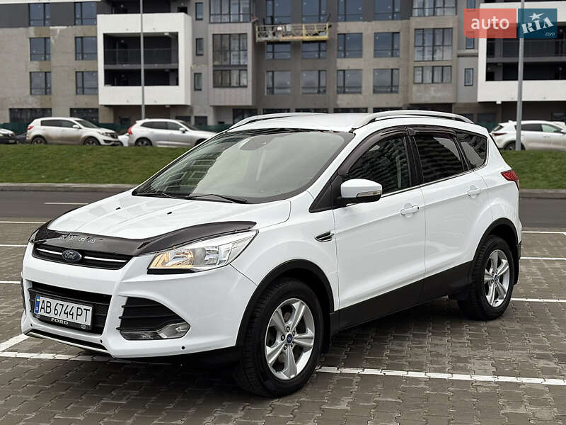 Позашляховик / Кросовер Ford Kuga 2016 в Києві