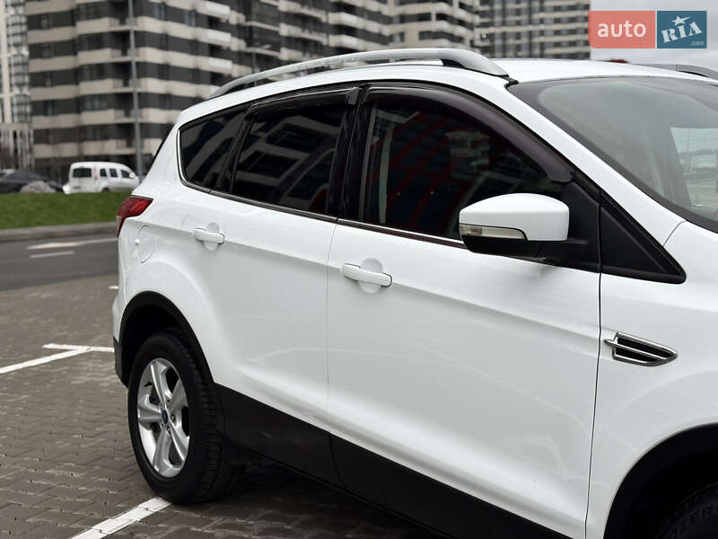 Позашляховик / Кросовер Ford Kuga 2016 в Києві