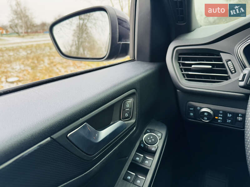 Внедорожник / Кроссовер Ford Kuga 2022 в Ромнах