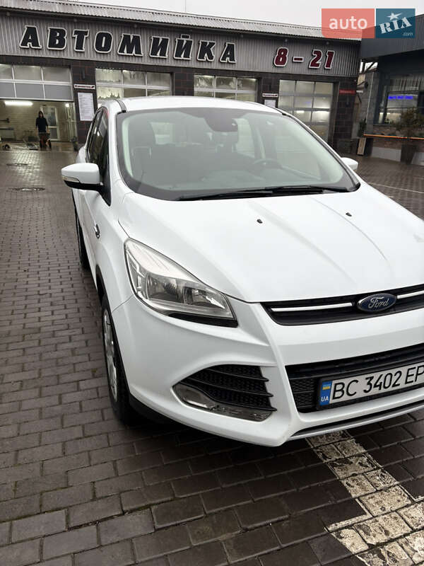 Внедорожник / Кроссовер Ford Kuga 2016 в Луцке