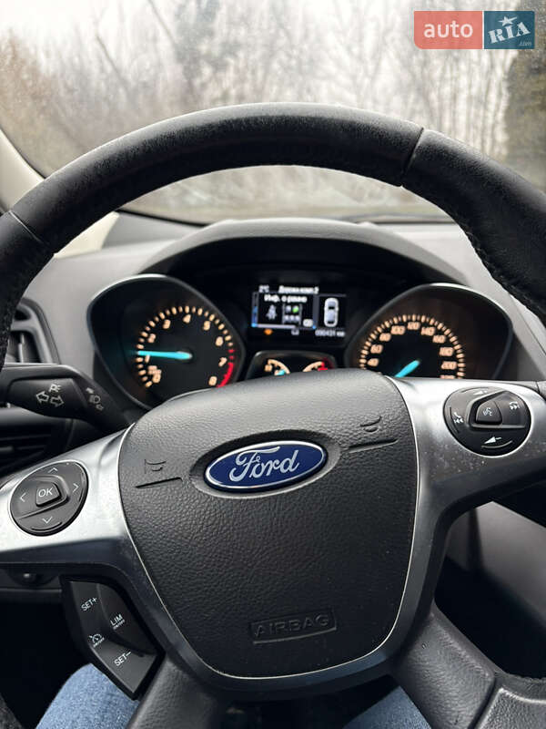 Внедорожник / Кроссовер Ford Kuga 2016 в Луцке