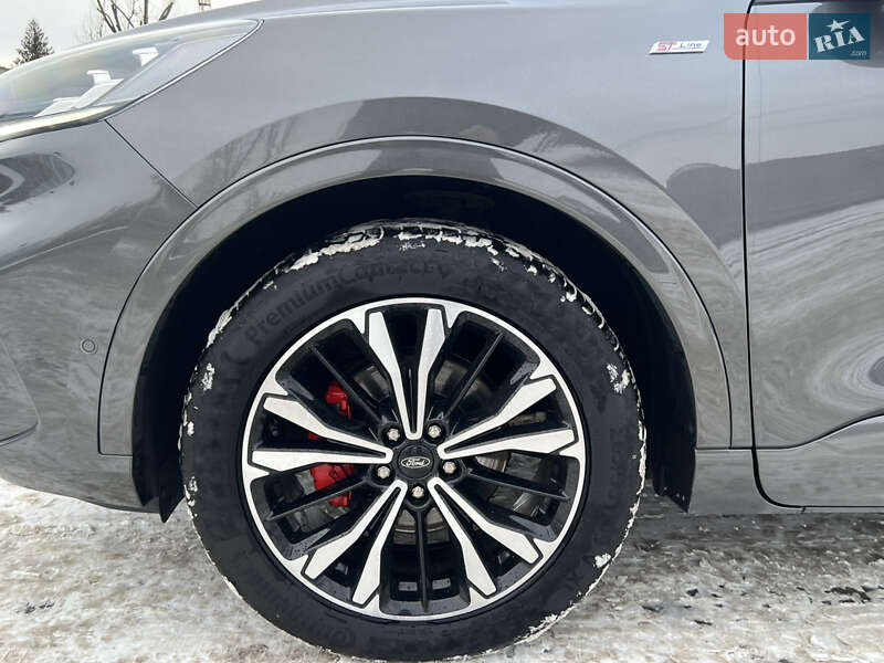 Позашляховик / Кросовер Ford Kuga 2021 в Лопатині