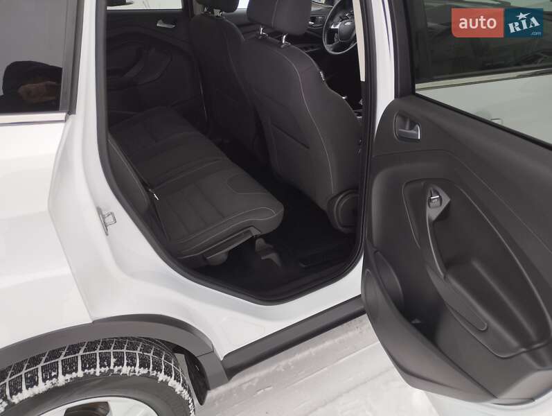 Внедорожник / Кроссовер Ford Kuga 2016 в Виннице