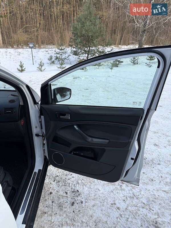 Позашляховик / Кросовер Ford Kuga 2011 в Богуславі