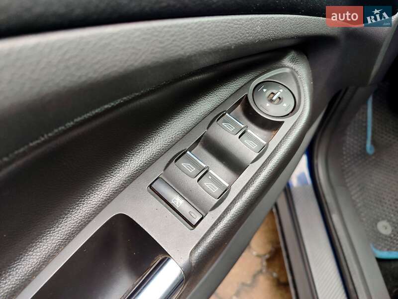 Позашляховик / Кросовер Ford Kuga 2013 в Павлограді фото 14 Позашляховик / Кросовер Ford Kuga 2013 в Павлограді